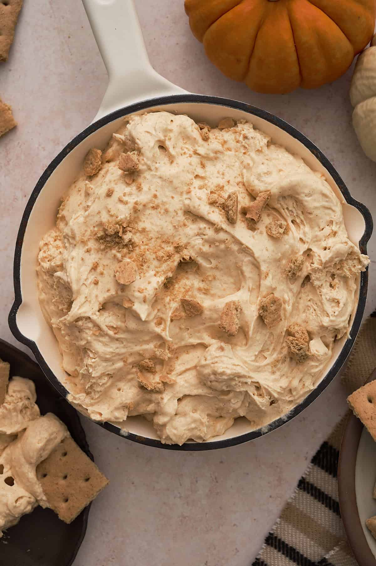 The pumpkin pie dip is in a white skillet.