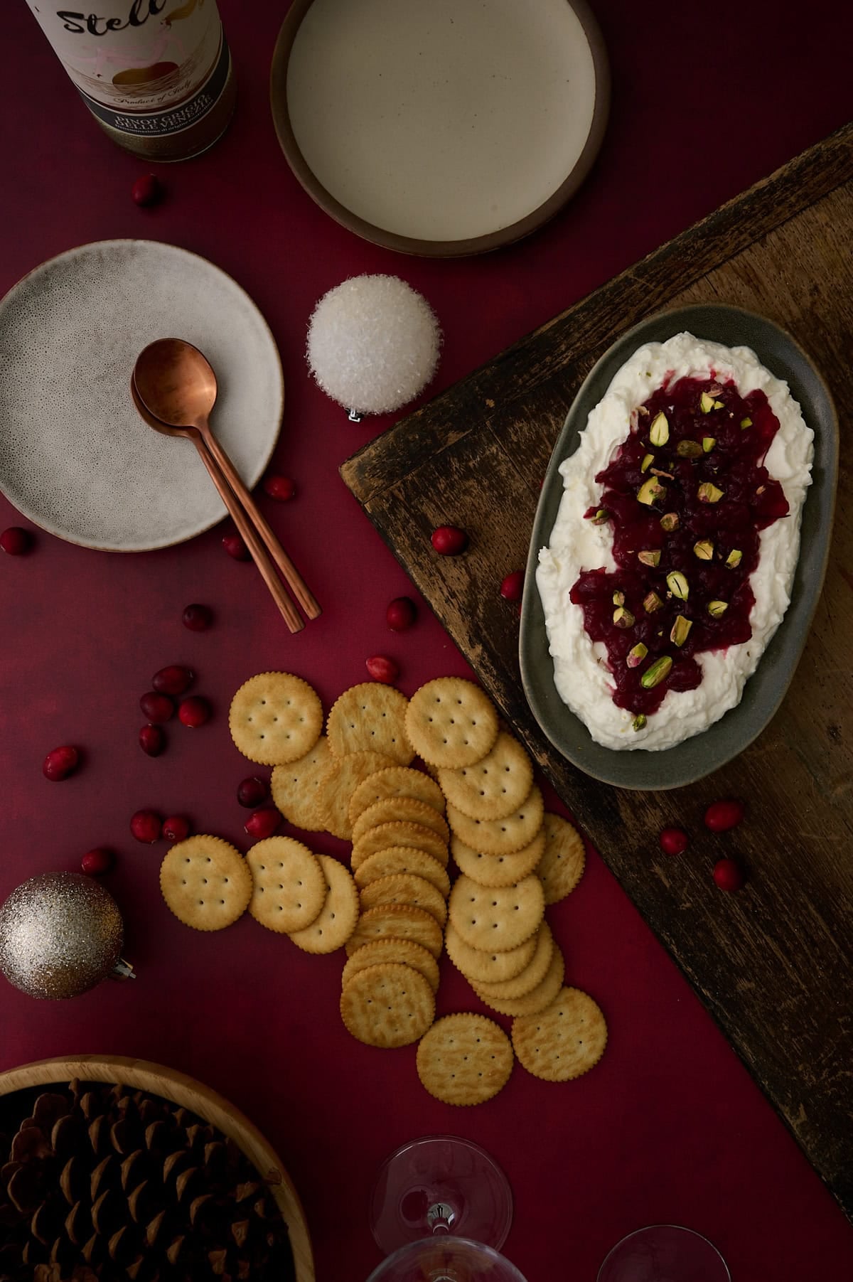 Ritz crackers are surrounding the dip and the dishes.